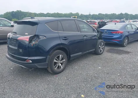 2017 Toyota Rav4 Xle z USA, uszkodzony, nr VIN JTMRFREVXHJ706767